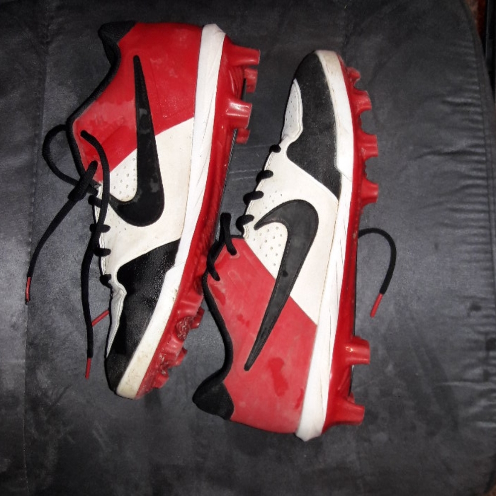 Nike Cleats - Picture 3 of 5